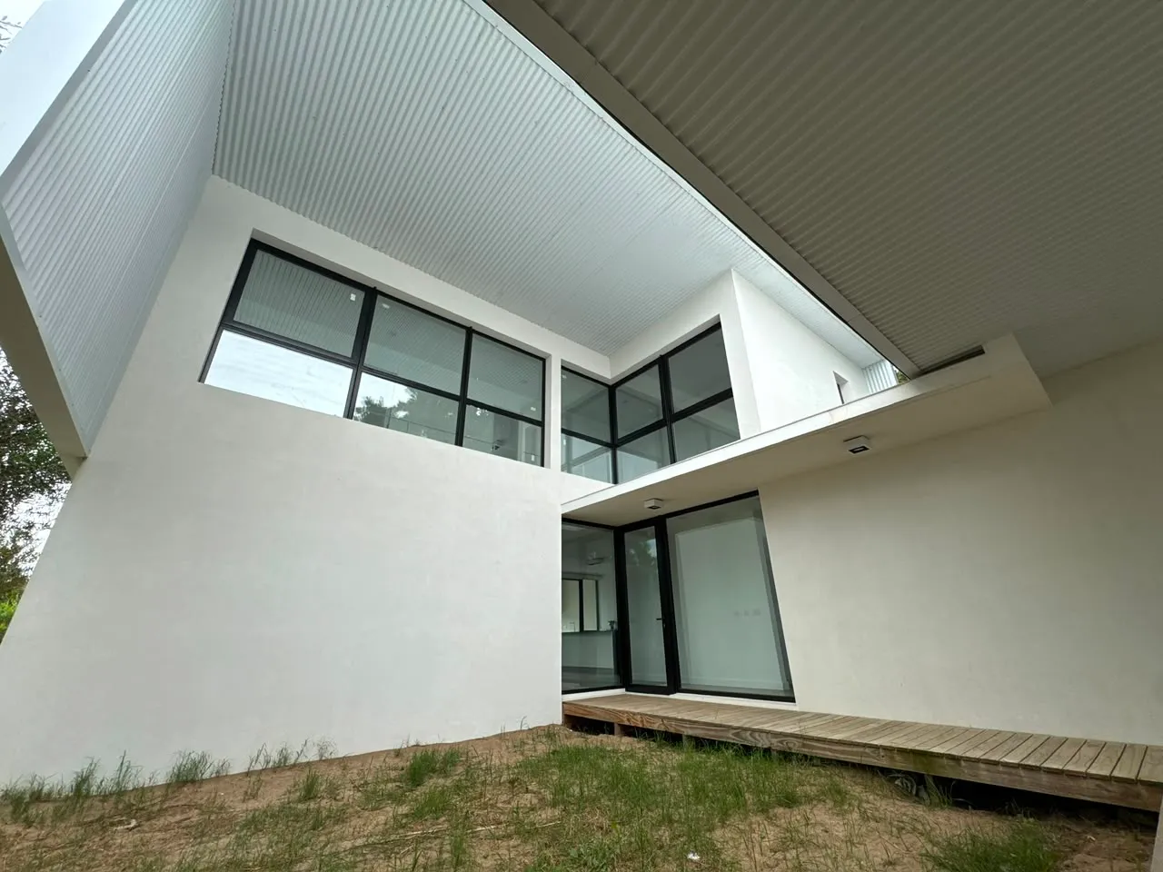 Senderos IV — arquitectura que enmarca el paisaje — foto 2