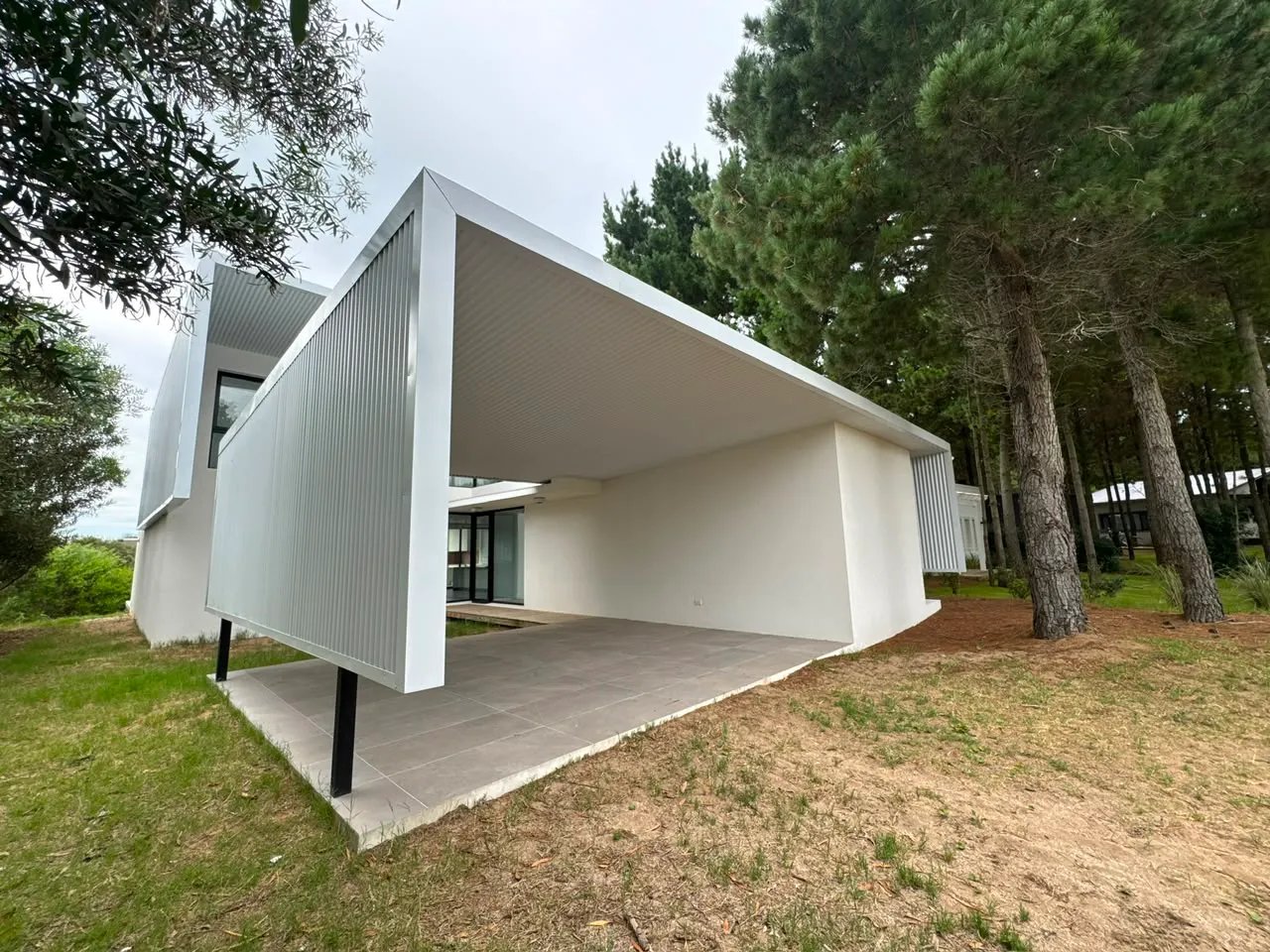 Senderos IV — arquitectura que enmarca el paisaje — foto 3
